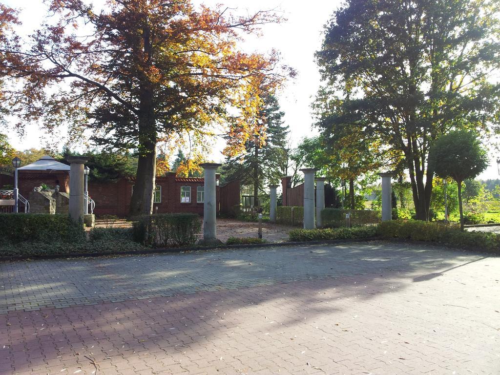 Hotel Restaurant Am Pfauenhof Quakenbruck Exterior photo